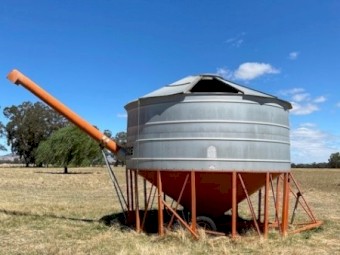 SHERWELL FIELD BIN WITH AUGER 