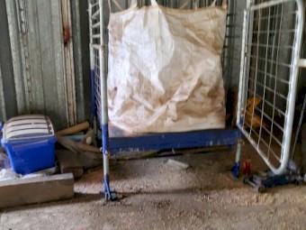Bulk bag safety cage