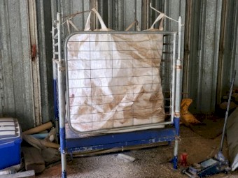 Bulk bag safety cage