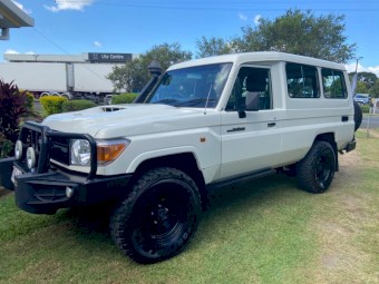 2017 TOYOTA LANDCRUISER WAGON 