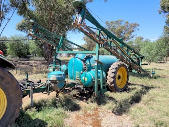 2000 Goldacres 3024 Boom Spray