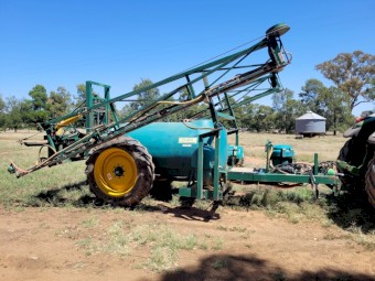 2000 Goldacres 3024 Boom Spray