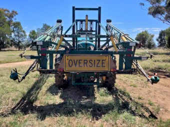 2000 Goldacres 3024 Boom Spray