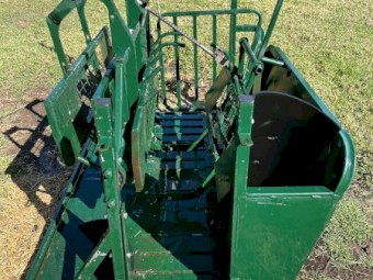 Arrow Rapid Sheep Handler