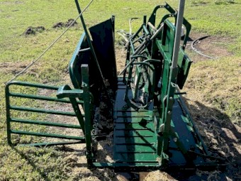 Arrow Rapid Sheep Handler