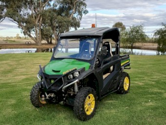 John Deere Gator