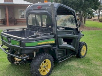 John Deere Gator