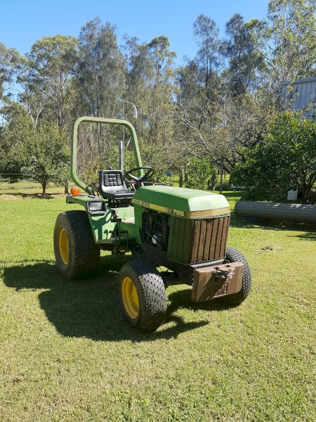 755 John Deere Hydrostatic compact Tractor