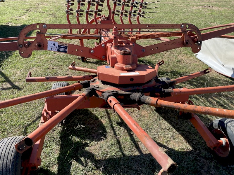 Kuhn rotary tedder rake