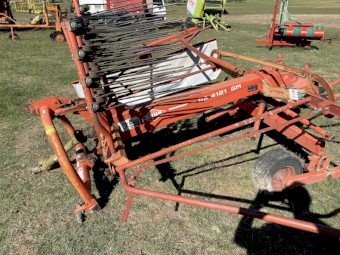 Kuhn rotary tedder rake