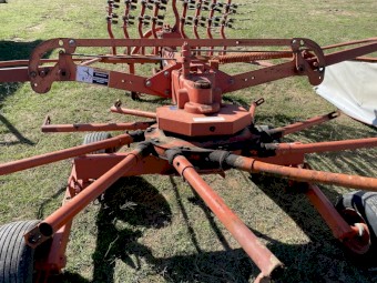 Kuhn rotary tedder rake