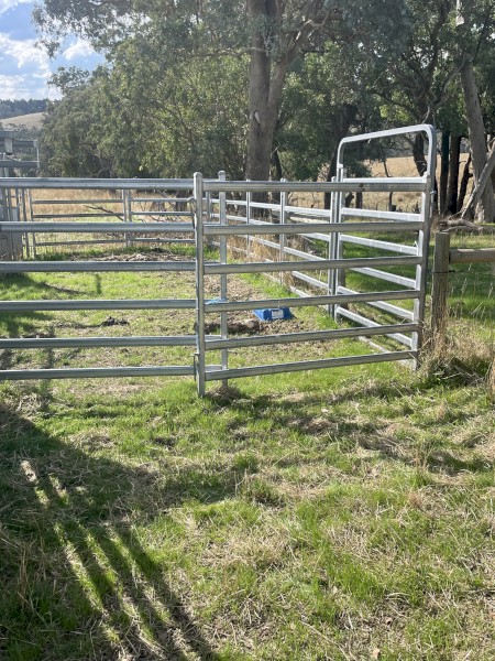 Norton Cattle Yard with Ramp | Farm Tender