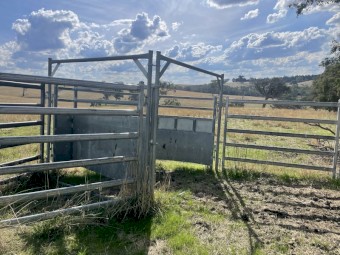 Norton Cattle Yard with Ramp