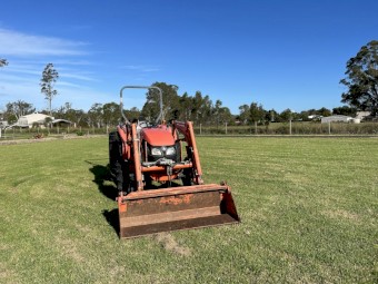 Kubota MX5100D tractor 
