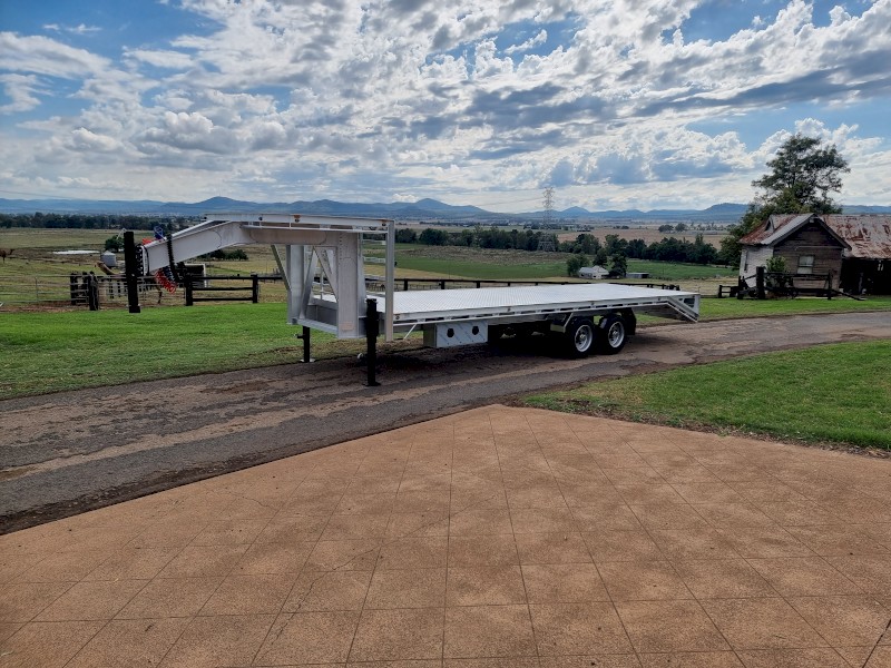 Custom built aluminium goosenck flat top trailer