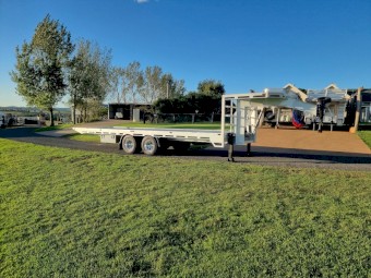 Custom built aluminium goosenck flat top trailer