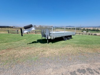 Custom built aluminium goosenck flat top trailer