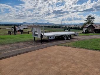 Custom built aluminium goosenck flat top trailer