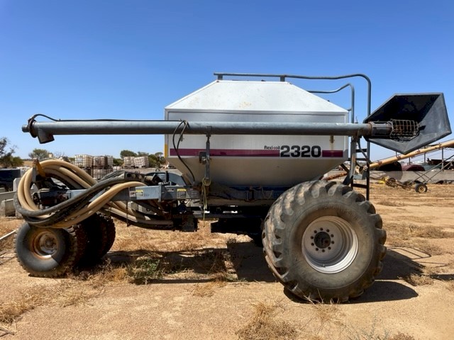 Flexicoil 2320 Bar and seed cart
