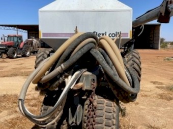 Flexicoil 2320 Bar and seed cart