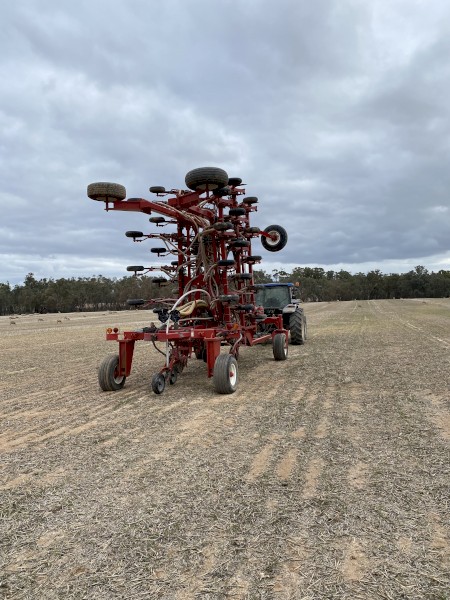 Morris C2 Narrow Fold Air Seeder Bar