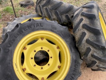 John Deere rims and tyres
