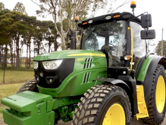Late model 2015 John Deere 6105R 4WD MFWA 4x4  105hp Tractor
