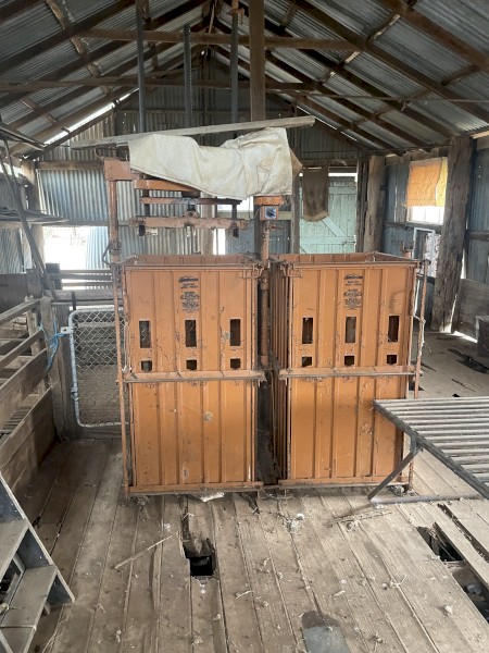 SUNBEAM ELECTRIC WOOL PRESS