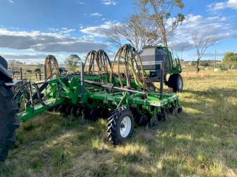 For Sale 6m Boss  Double Disc Air Seeder