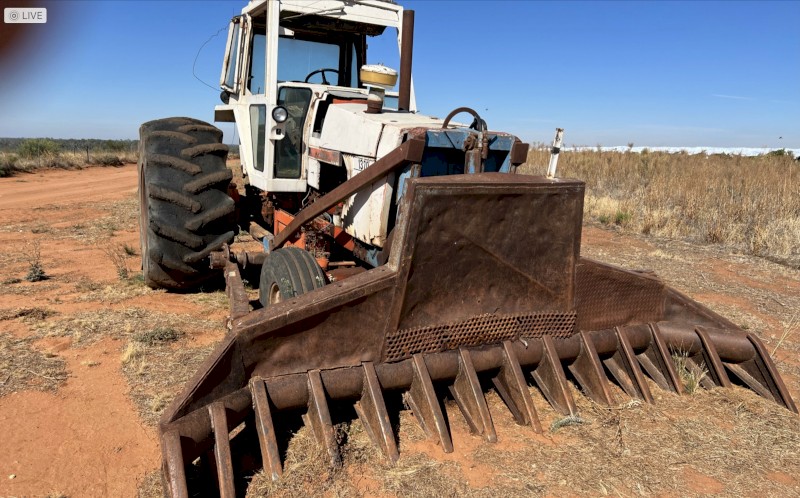 Case 1370 with heavy duty scrub rake 