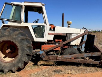 Case 1370 with heavy duty scrub rake 