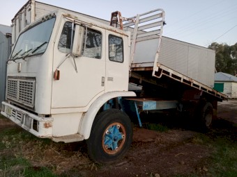 International 1830b tipper 