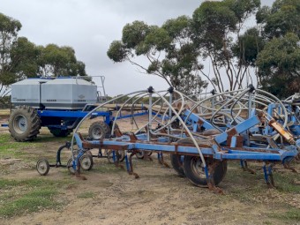 35ft Gason Cultimaster 5100 Seeder Bar with 1850 Air Cart