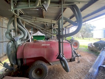Silvan 2000 litre airblast vine sprayer with Nobili Oktopus 2 row sprayer.