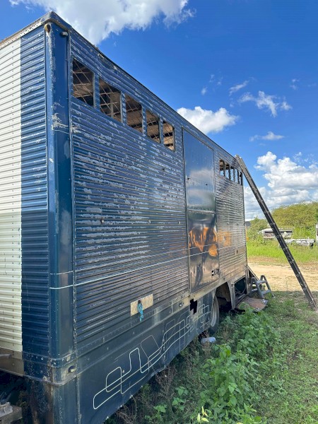 Horse Truck Body with Hydraulic Tailgate