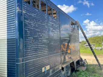 Horse Truck Body with Hydraulic Tailgate