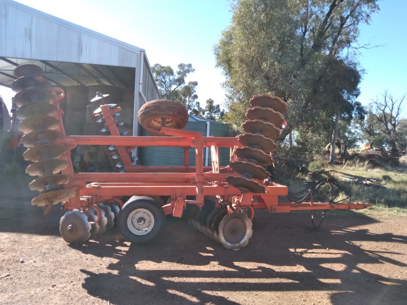 Hutchmaster 7510 Series 56 plate Tandem Offset Disc