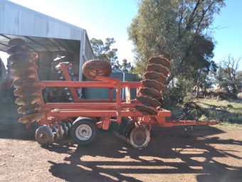 Hutchmaster 7510 Series 56 plate Tandem Offset Disc