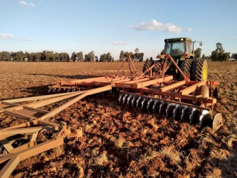 Hutchmaster 7510 Series 56 plate Tandem Offset Disc