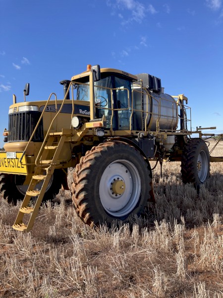 2010 Rogator 1386 SP Boom Spray