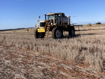 2010 Rogator 1386 SP Boom Spray