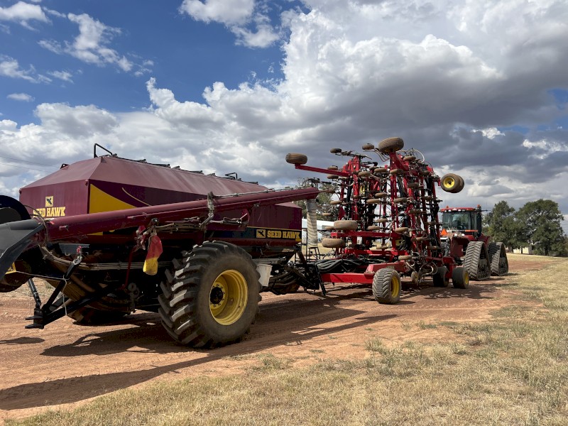 2012 Seed Hawk 45 Series 60 ft bar on 12 inch spacing with Seed Hawk 500 TBH Cart