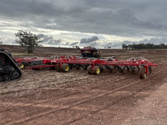 2012 Seed Hawk 45 Series 60 ft bar on 12 inch spacing with Seed Hawk 500 TBH Cart
