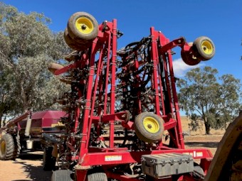 2012 Seed Hawk 45 Series 60 ft bar on 12 inch spacing with Seed Hawk 500 TBH Cart