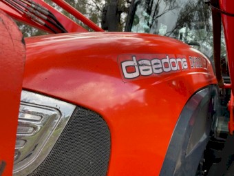 Kioti DK1002 Tractor