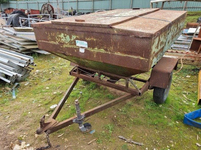 Trailing Sheep Feeder