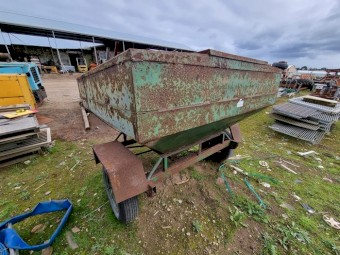 Trailing Sheep Feeder