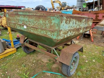 Trailing Sheep Feeder