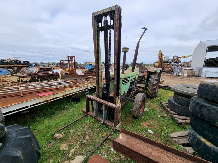 Duetz D5206 Tractor with Front Mount Forklift