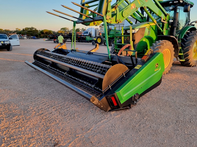 JOHN DEERE 160A  / Macdon A40 front